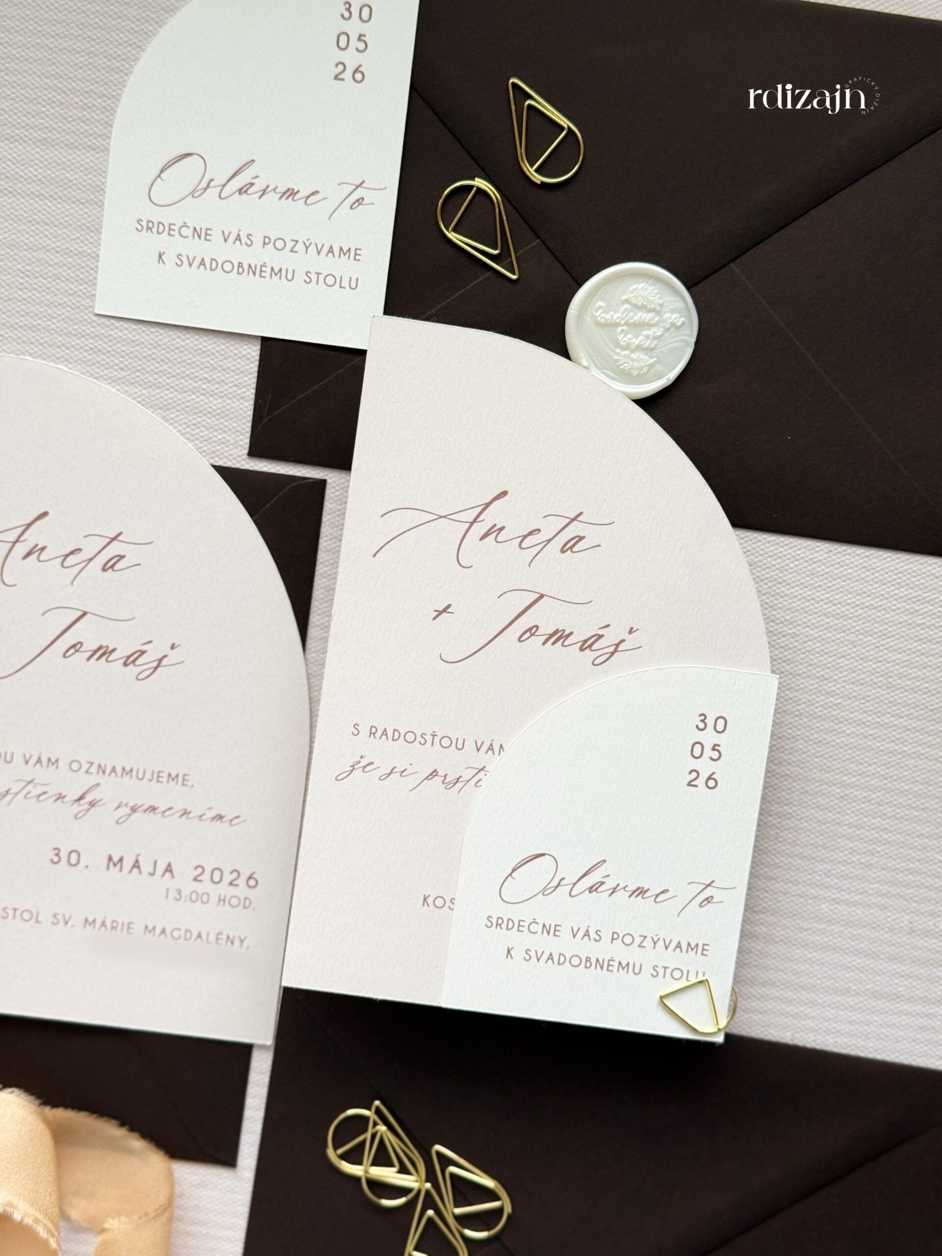 Minimalistické svadobné oznámenie oblúkové s poloblúkovou pozvánkou